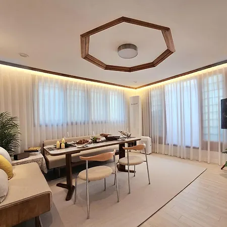 #New Open Sale#1 Stop To Hongdae Subway#3Room 4Bed 2Bathtoom#Cozy Rooftop#Free Luggage Keeping#Free Parking#Close To K-Pop Studio#Many Restaurants